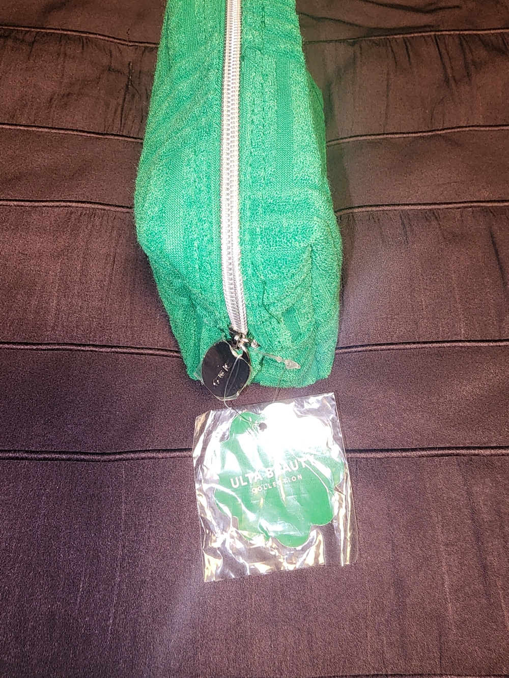 NWT $15 Ulta Beauty Green Quilted Cosmetic Pouch with Makeup Accessories - Picture 8 of 8
